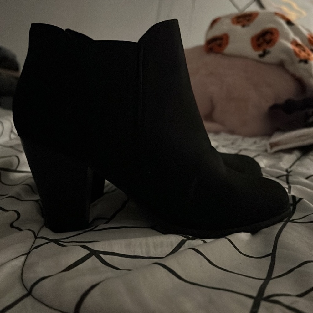 Black booties Sz 9